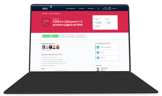 Um notebook mostrando em sua tela o curso de HTML e CSS da Alura